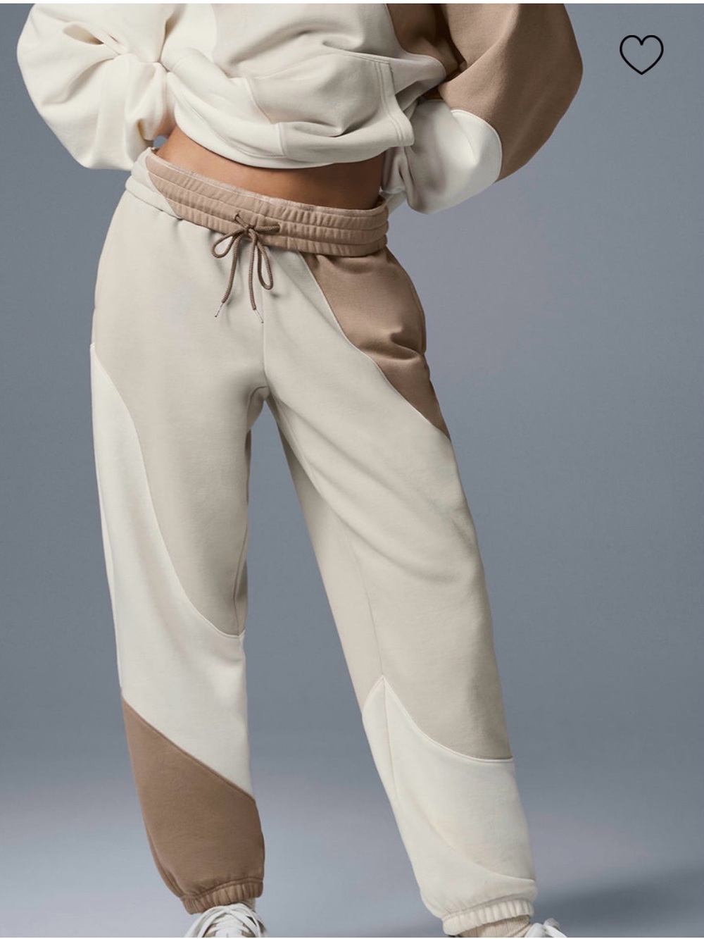 ALO Yoga Colorblock Drawstring Joggers - Cream & Tan NWT
Oversized.
